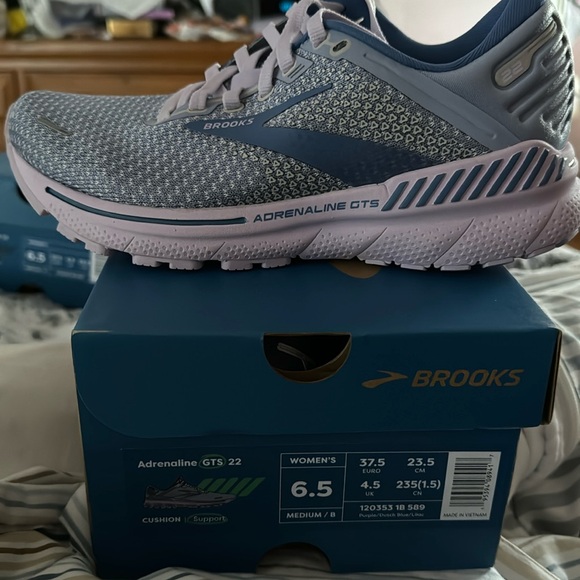 Brand new blue/purple Brooks - Picture 1 of 2